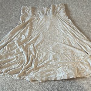 tan skirt size US, small soft fabric, worn once